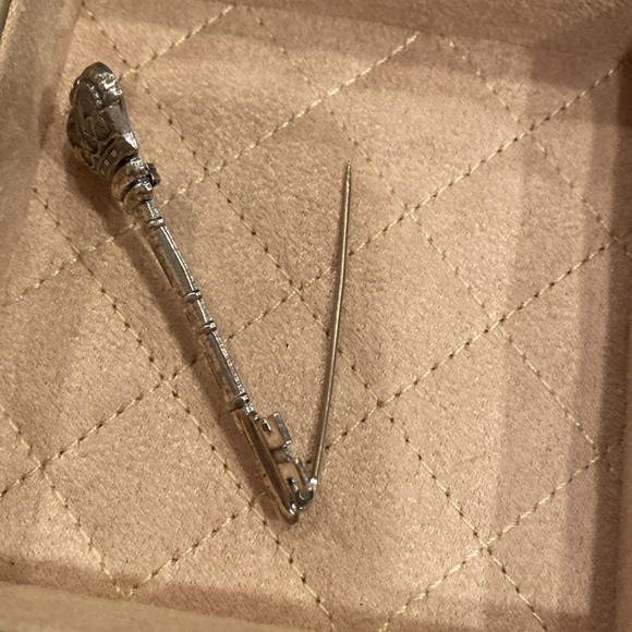 Vintage Sterling Silver Key Brooch - Picture 5 of 5